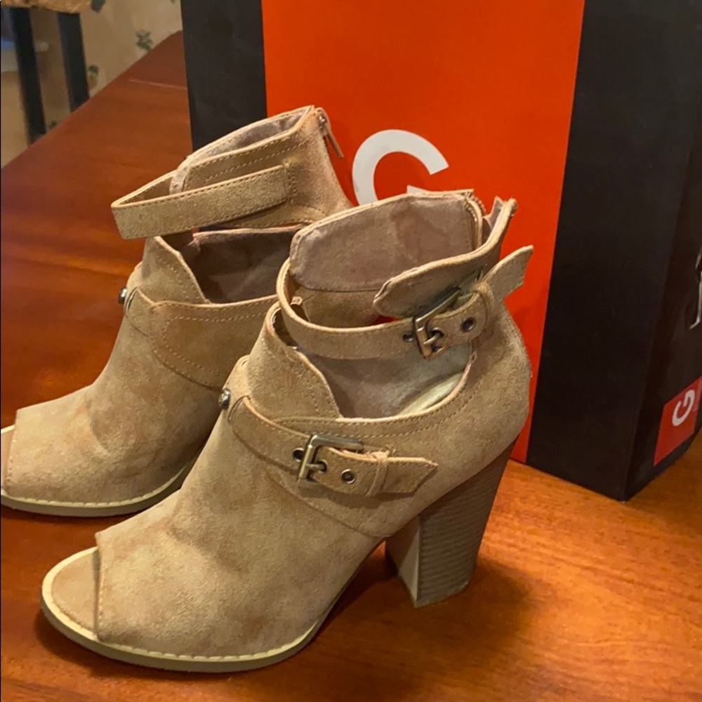 Guess boots open toe!! Tan color.